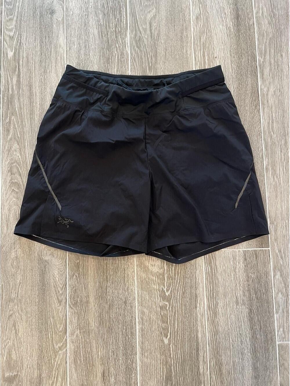 Arc'teryx Men's Running Shorts Medium Reflective Lined 5 Inch Inseam Motus